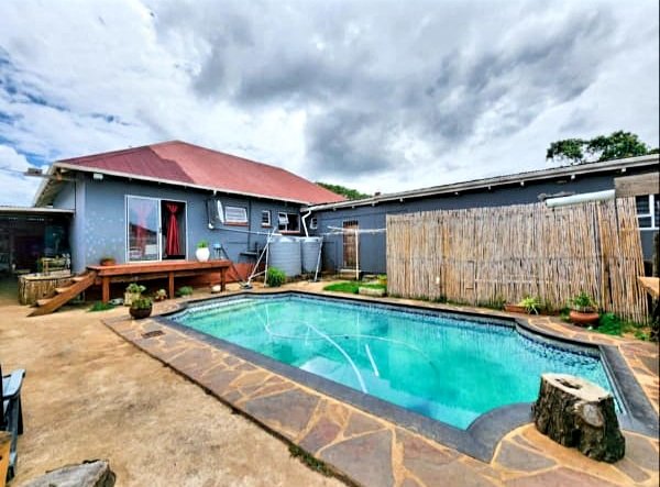6 Bedroom Property for Sale in Highgate Eastern Cape